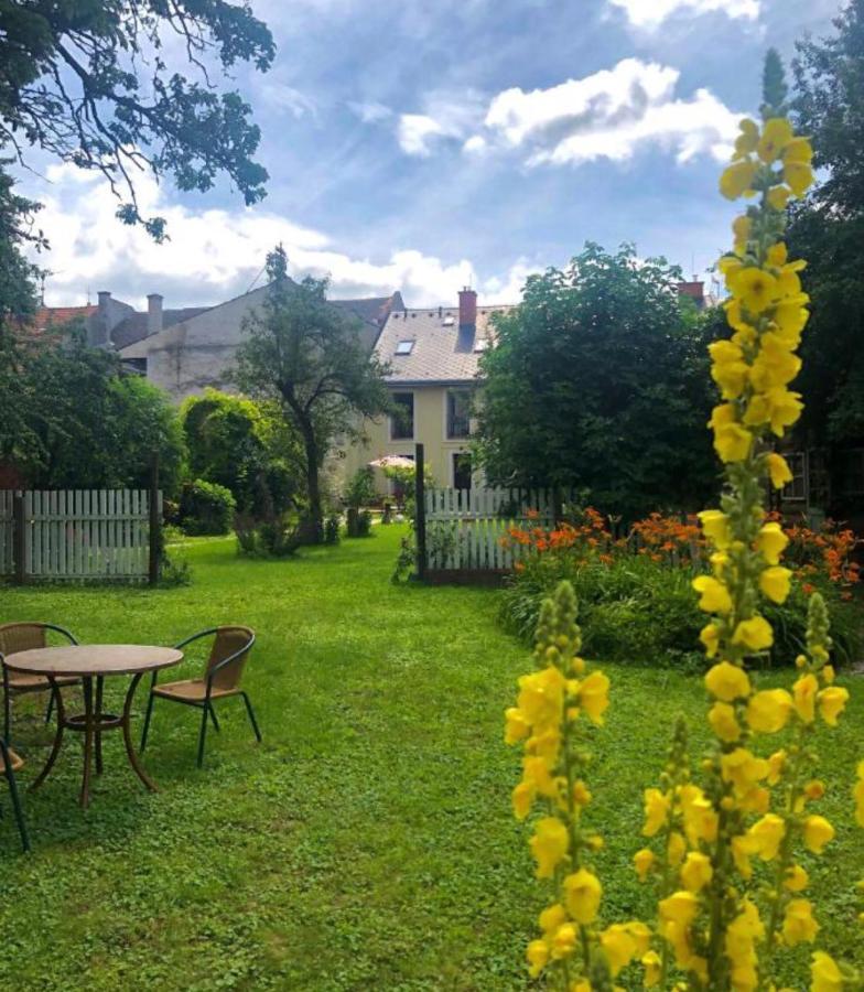 Apartman Se Zahradou V Baroknim Mestanskem Dome Pobliz Kromerize A Olomouce Apartment Kojetin Exterior photo